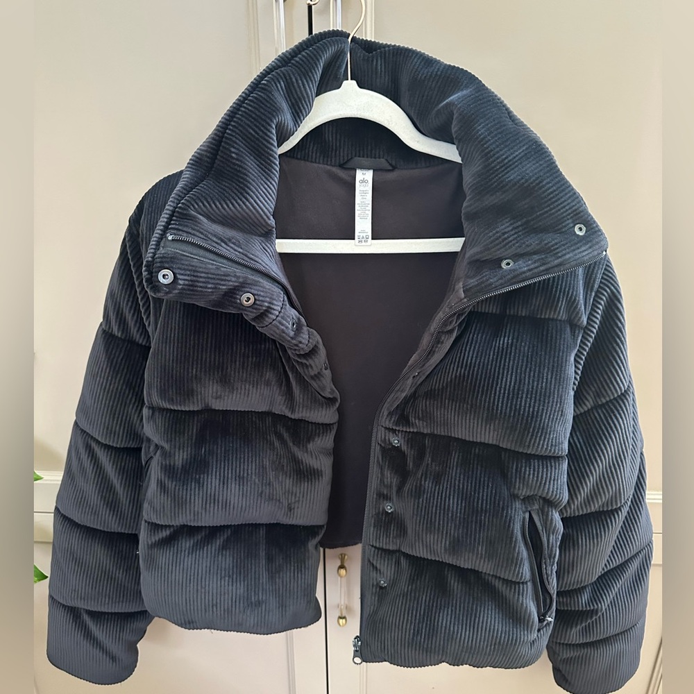 ALO Yoga Ribbed Velour Gold Rush Puffer Black - Picture 7 of 14
